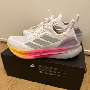 Adidas Ultraboost 5- Women’s- Sz 9