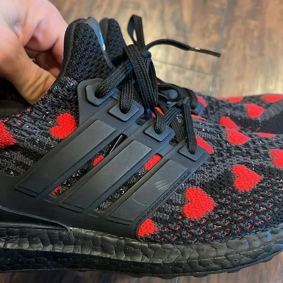 adidas UltraBoost 5.0 DNA  Day 2022 Athletic Shoes size women’s 9.5 hearts print