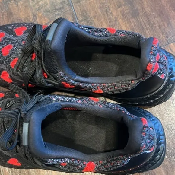 adidas UltraBoost 5.0 DNA  Day 2022 Athletic Shoes size women’s 9.5 hearts print