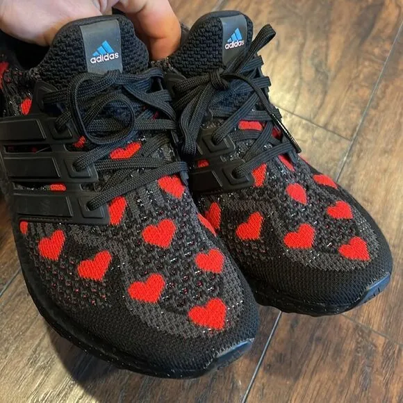 adidas UltraBoost 5.0 DNA  Day 2022 Athletic Shoes size women’s 9.5 hearts print