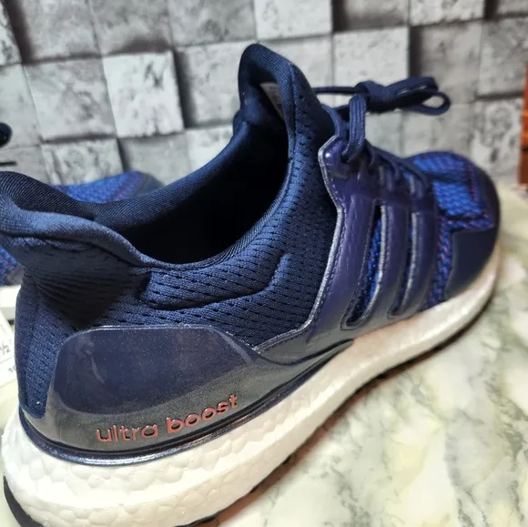 Adidas Ultraboost Spikeless Golf Shoes Unisex. Men's Size 10.5 Women's Size 11.5