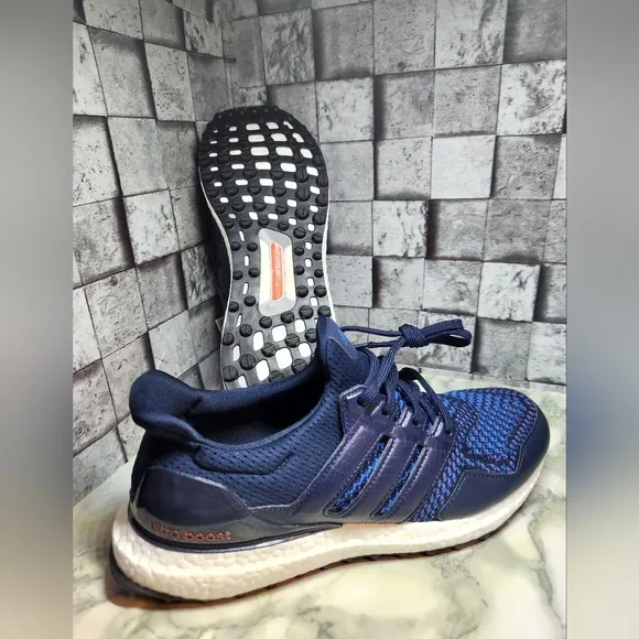 Adidas Ultraboost Spikeless Golf Shoes Unisex. Men's Size 10.5 Women's Size 11.5