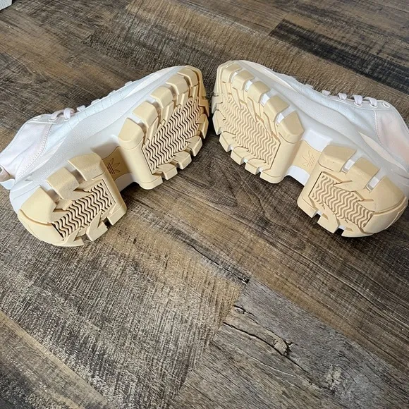 Adidas Unisex Boots High Top Halo Ivory Shoes Size 5Street City