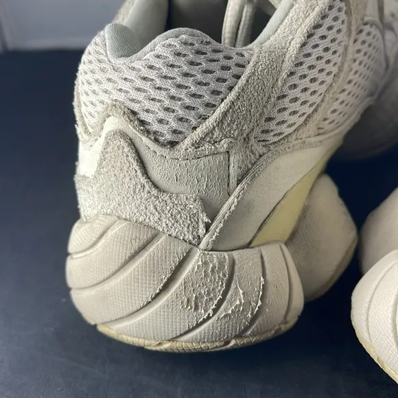 Adidas Yeezy 500 Shoes Size Women’s size 7.5 Men’s 6
