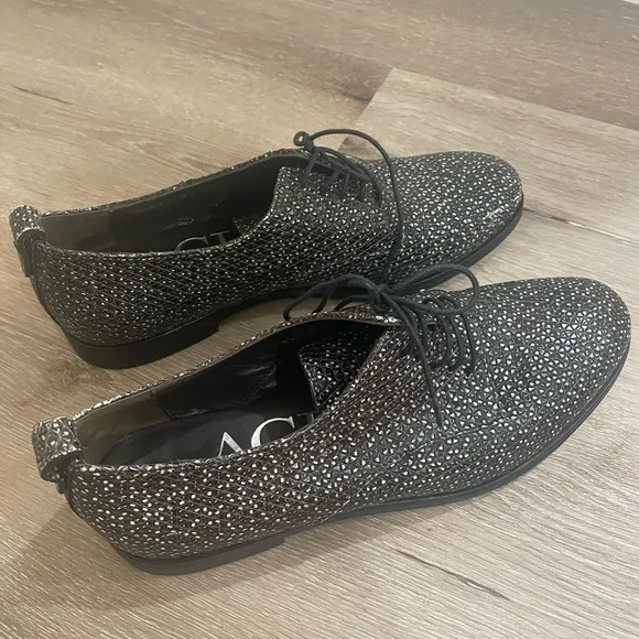 AGL Women’s Black and White Italian Leather Oxford Shoes Size 7