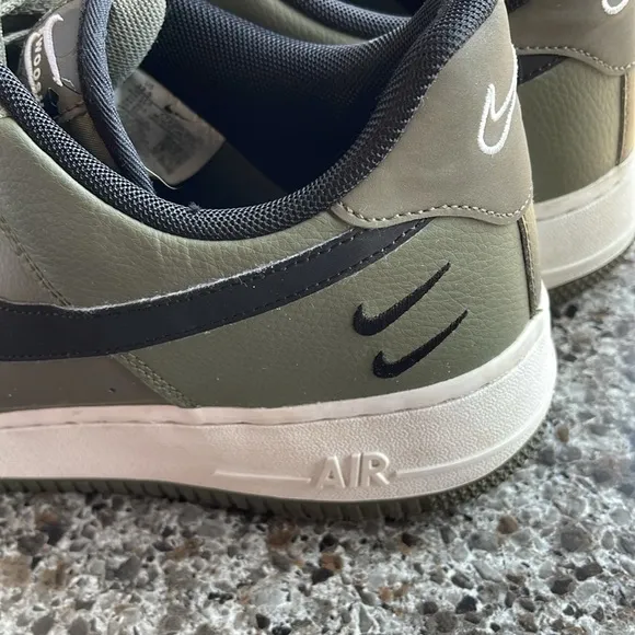 Air Force 1’s double swoosh men’s 12.5 green black and white shoes CT2300-300