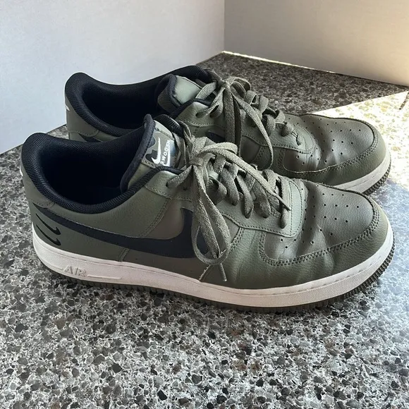 Air Force 1’s double swoosh men’s 12.5 green black and white shoes CT2300-300