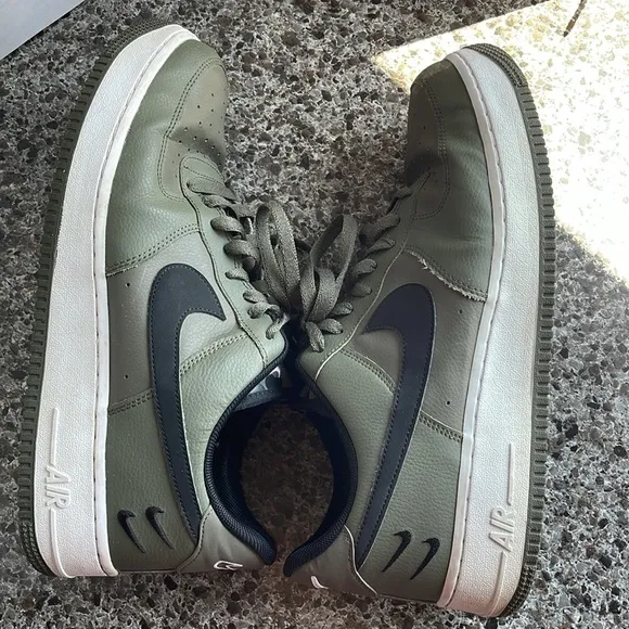 Air Force 1’s double swoosh men’s 12.5 green black and white shoes CT2300-300