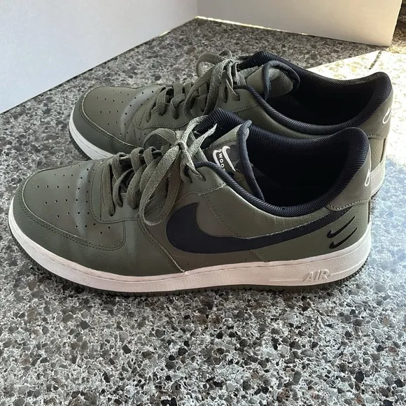 Air Force 1’s double swoosh men’s 12.5 green black and white shoes CT2300-300