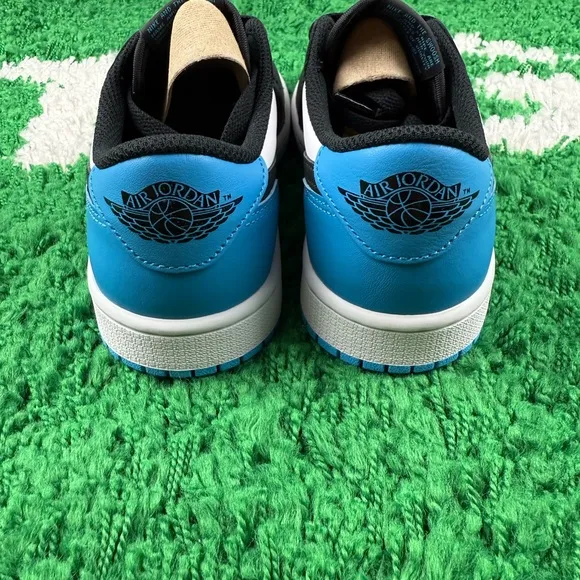 Air Jordan 1 Low OG UNC Women’s size 6.5 NEW CZ0775-104