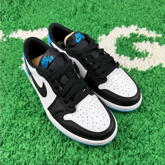 Air Jordan 1 Low OG UNC Women’s size 6.5 NEW CZ0775-104