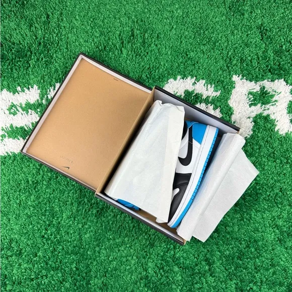 Air Jordan 1 Low OG UNC Women’s size 6.5 NEW CZ0775-104