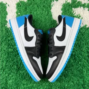 Air Jordan 1 Low OG UNC Women’s size 6.5 NEW CZ0775-104