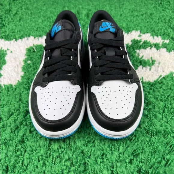 Air Jordan 1 Low OG UNC Women’s size 6.5 NEW CZ0775-104