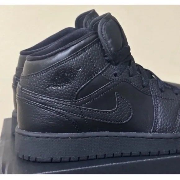 Air Jordan 1 Mid (GS) Shoes