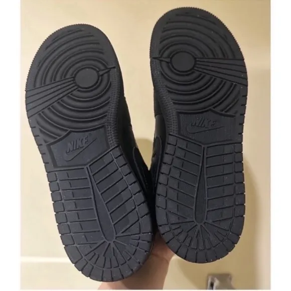 Air Jordan 1 Mid (GS) Shoes