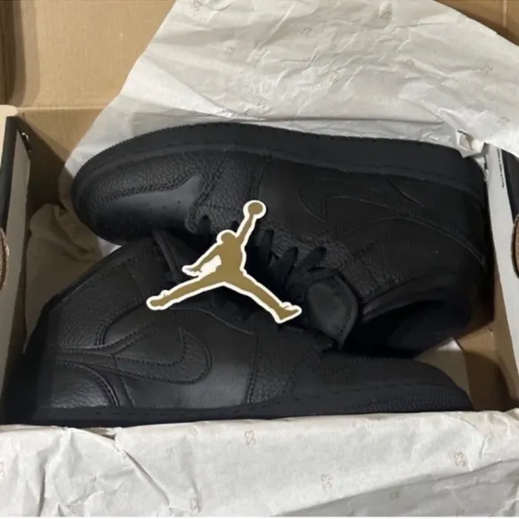 Air Jordan 1 Mid (GS) Shoes
