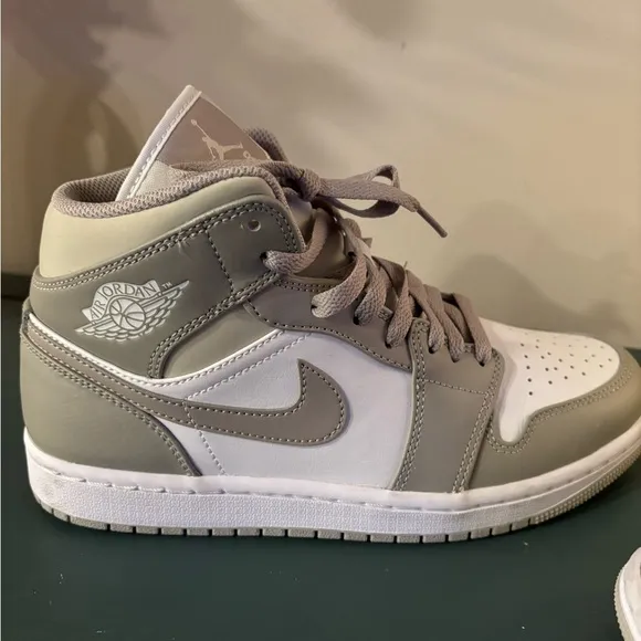 Air Jordan 1 Mid Men’s Shoes