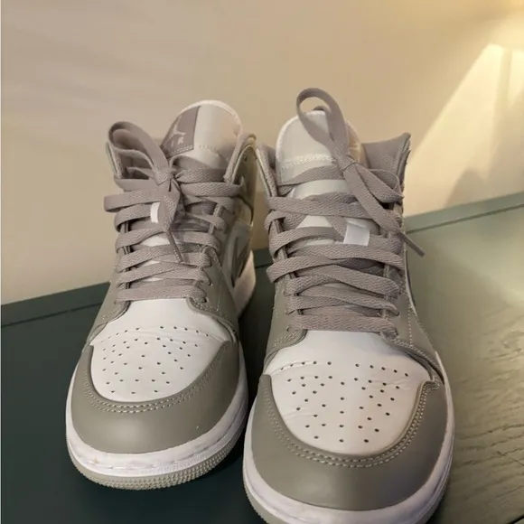 Air Jordan 1 Mid Men’s Shoes