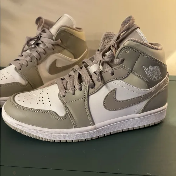 Air Jordan 1 Mid Men’s Shoes