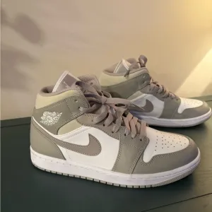 Air Jordan 1 Mid Men’s Shoes