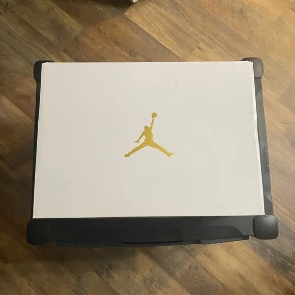 Air Jordan 1 Mid Orange/Navy Size 10.5 Shoes CD7240-804 with Box