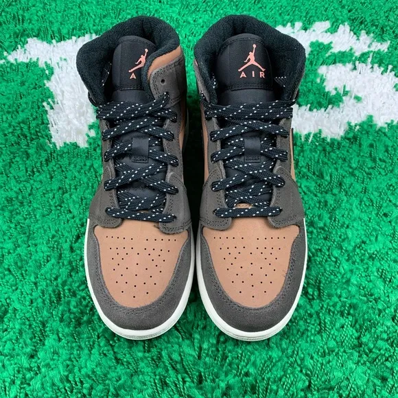 Air Jordan 1 Mid SE Dark Chocolate GS size 5.5Y Women size 7 DC7248-200