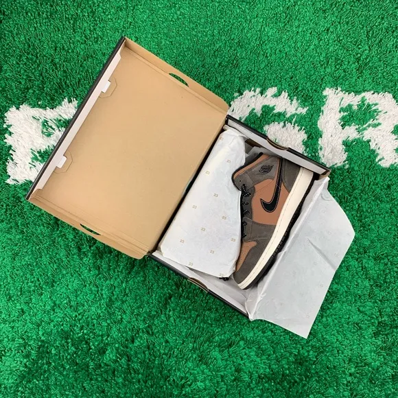 Air Jordan 1 Mid SE Dark Chocolate GS size 5.5Y Women size 7 DC7248-200
