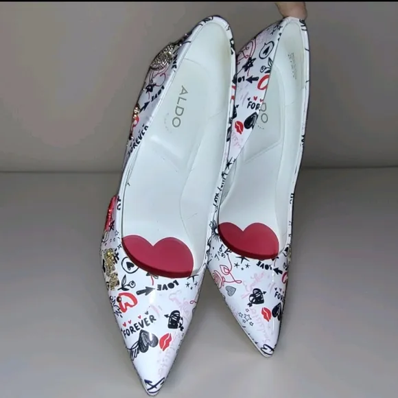 ALDO Stessy 2.0 Stiletto Pump 3.75&quot; Heel Pillow Walk Hearts Lips Love Sz 8.5 EUC