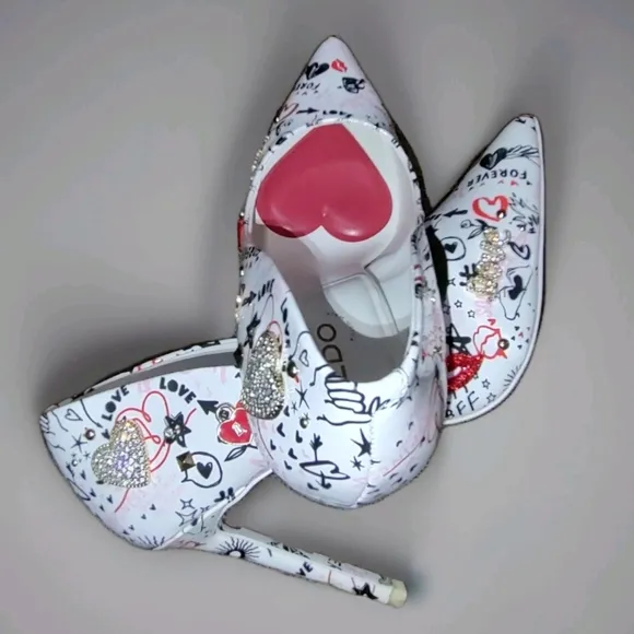 ALDO Stessy 2.0 Stiletto Pump 3.75&quot; Heel Pillow Walk Hearts Lips Love Sz 8.5 EUC