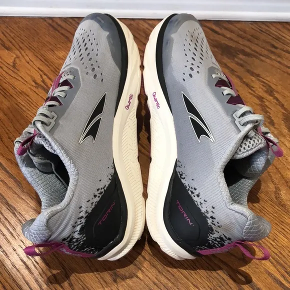 Altra Torin 4 Women’s Running Shoes Gray/Purple Size 9 in Preloved Condition!!