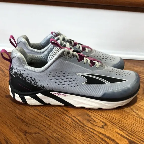 Altra Torin 4 Women’s Running Shoes Gray/Purple Size 9 in Preloved Condition!!