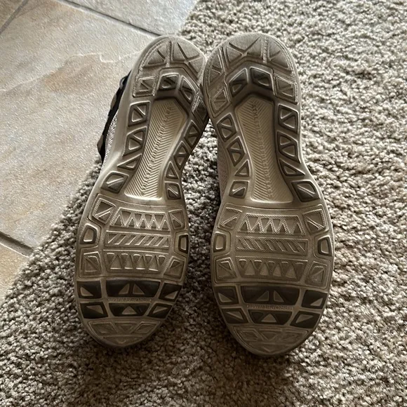 APL shoes