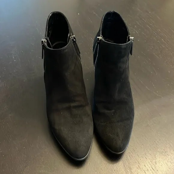 Aquatalia Dina Side-Zip Suede Ankle Booties - Size 6.5