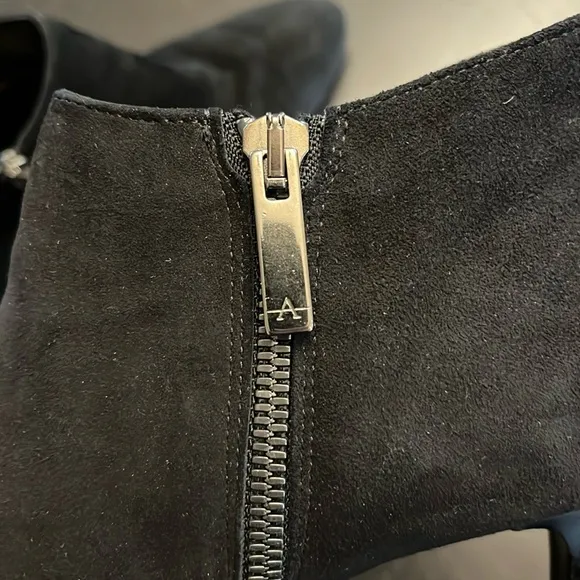 Aquatalia Dina Side-Zip Suede Ankle Booties - Size 6.5