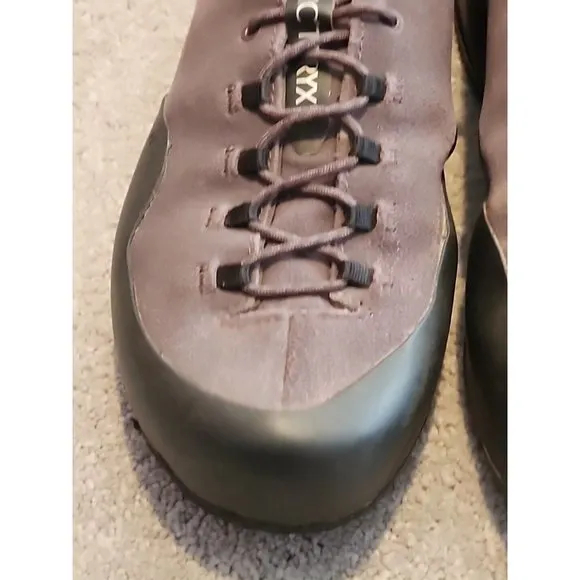 Arcteryx Konseal AR Shoes Women’s 9.5 Vibram Megagrip Purple Hicking Ortholite
