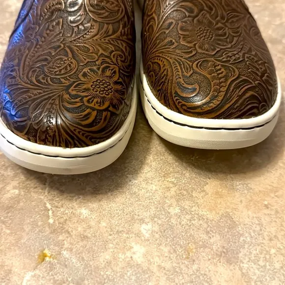 Ariat Men’s Brown Leather Shoes sz 10