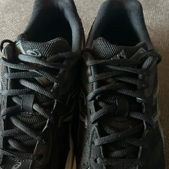 ASICS black metropolis. Men’s shoes sz 8.5