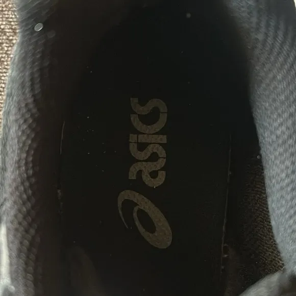 ASICS black metropolis. Men’s shoes sz 8.5