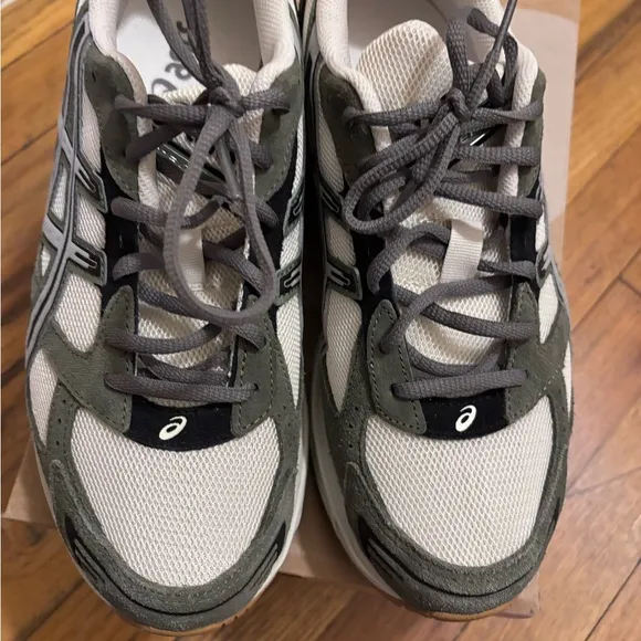 ASICS Men's Gray and White Running Shoes