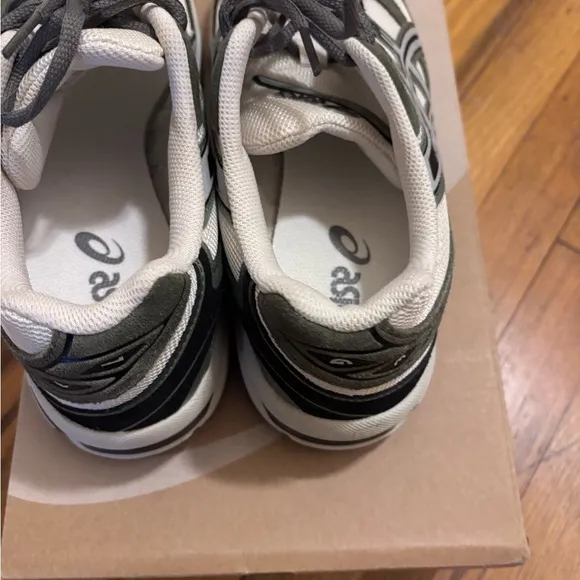 ASICS Men's Gray and White Running Shoes