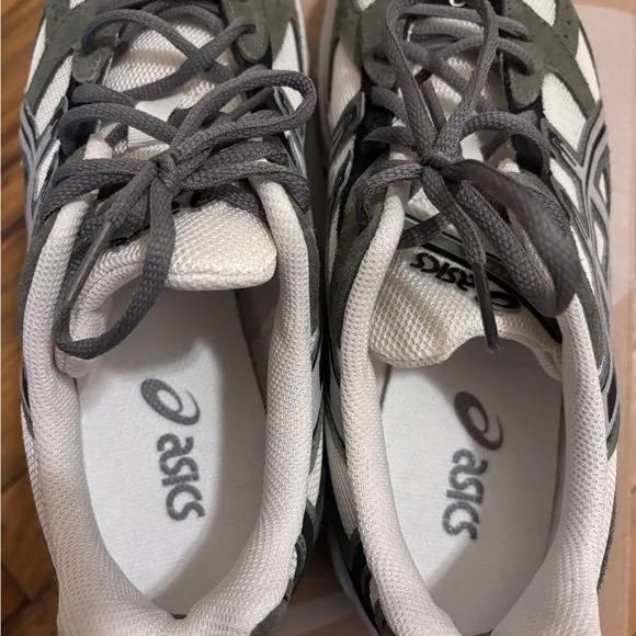 ASICS Men's Gray and White Running Shoes