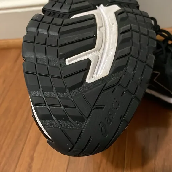 ASICS men’s shoes