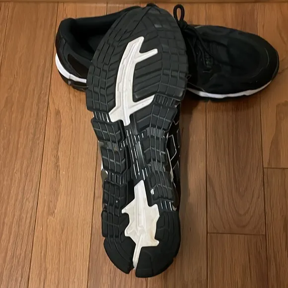 ASICS men’s shoes