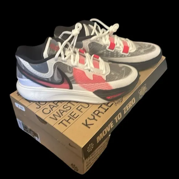 Authentic Nike Kyrie size 11 men’s shoes NIB Retail$189NEW