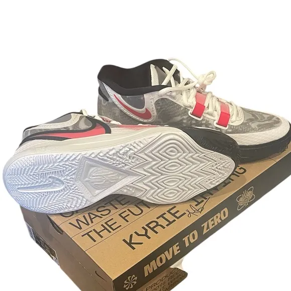 Authentic Nike Kyrie size 11 men’s shoes NIB Retail$189NEW
