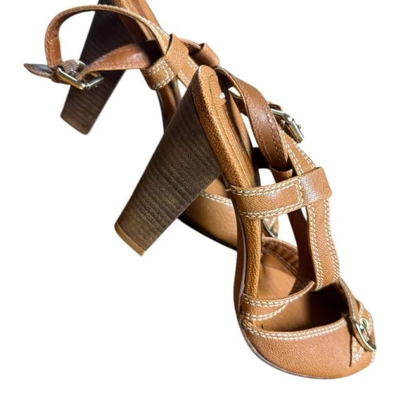 BCBGMAXAZRIA WOMENS SIZE 7.5 heeled sandals. Like new.