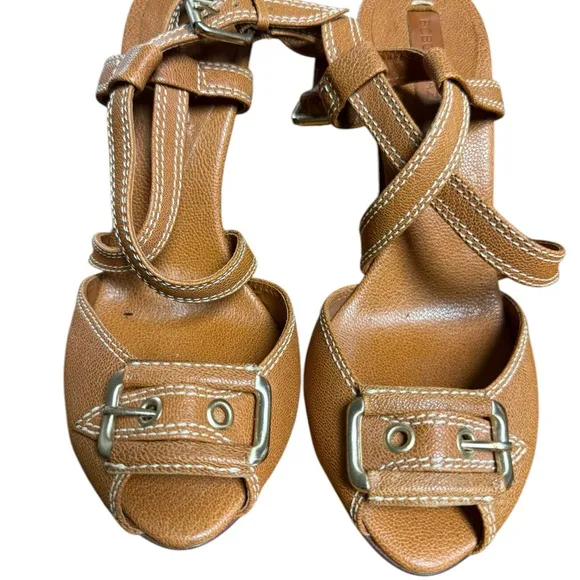 BCBGMAXAZRIA WOMENS SIZE 7.5 heeled sandals. Like new.