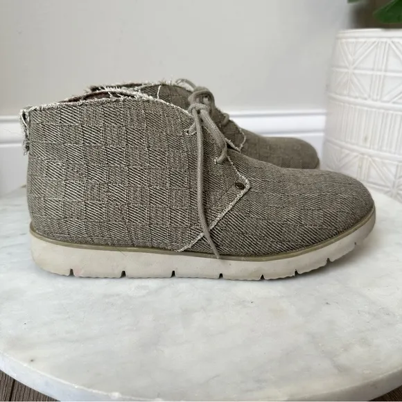 BearPaw Womans Cher chukka ankle boot Canvas shoes size 6