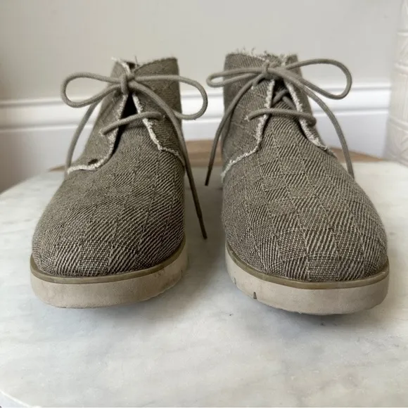 BearPaw Womans Cher chukka ankle boot Canvas shoes size 6